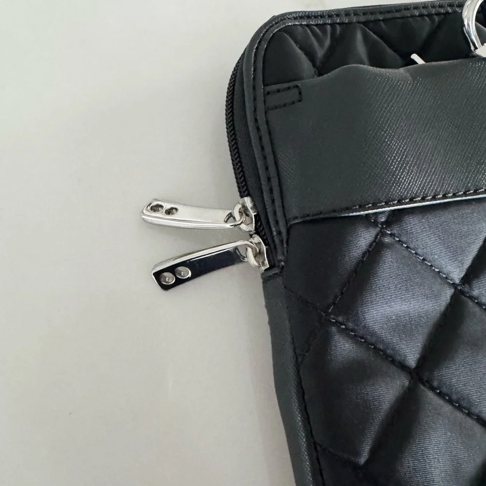 Knomo protective plastic